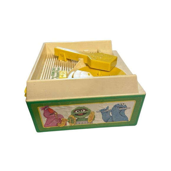 Vintage Fisher Price Sesame Street Music Box Record Player 1984 - Picture 6 of 13
